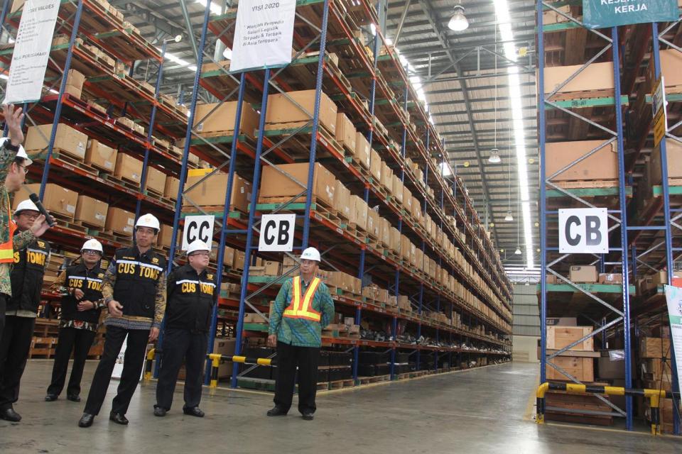 Pusat Logistik Berikat Diperluas untuk E-Commerce hingga Minuman Keras